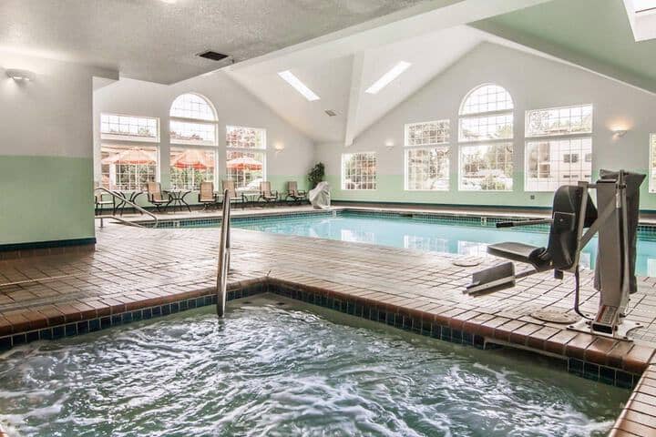 Indoor spa tub
